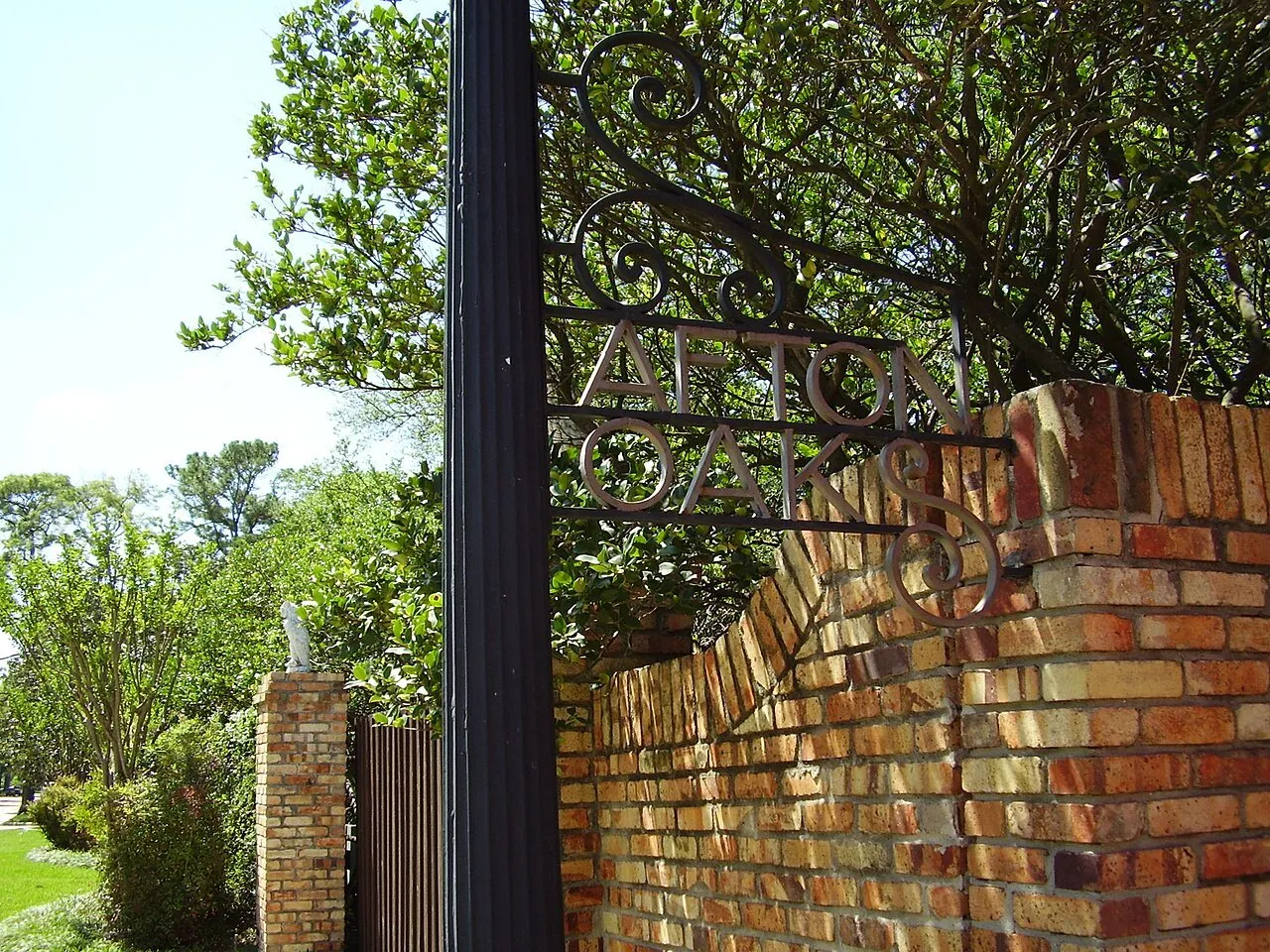 Afton Oaks neighborhood sign in Houston