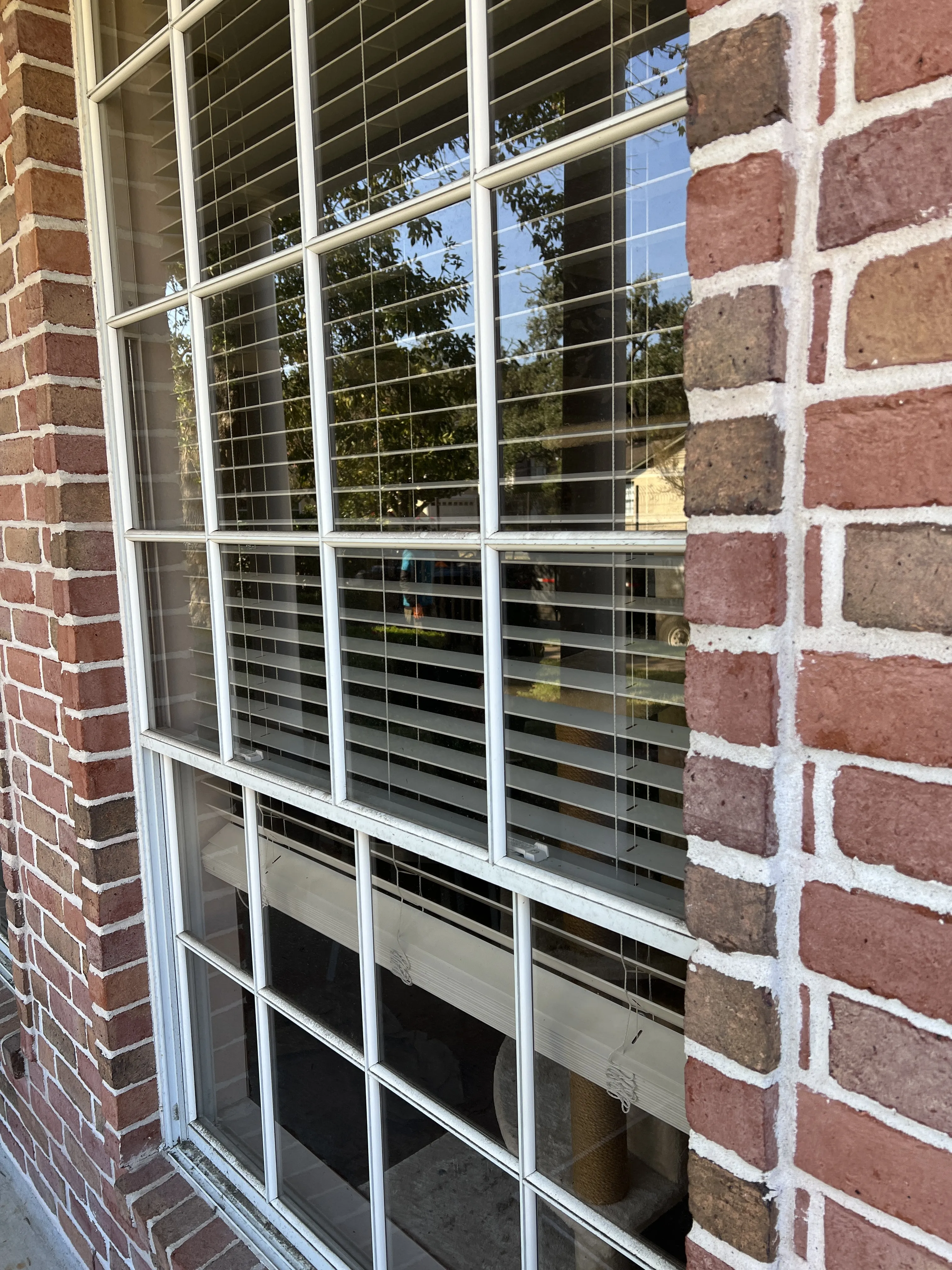 Houston home with clean residential exterior windows